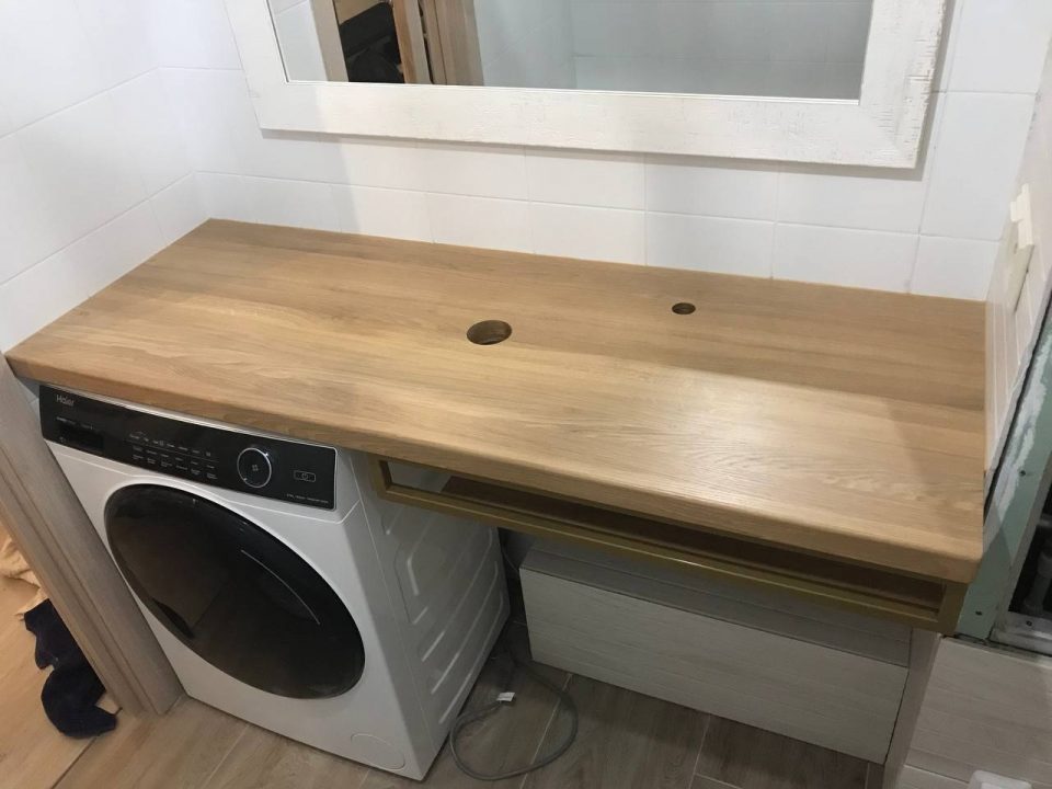 Столешница с полкой из дуба и держателем для полотенца (5)
