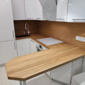 Столешница из дуба цельно ламельного и фартук из шпонированного дубом МДФ (1)