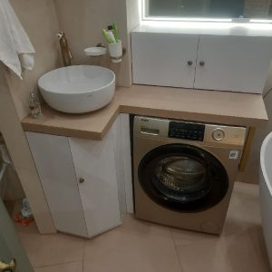 Тумба и полки из шлифованного МДФ под белой эмалью (2)